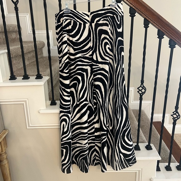 Banana Republic Zebra Print Skirt-Size 12 - Picture 3 of 8